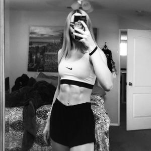 Meet your Posher, Elyse